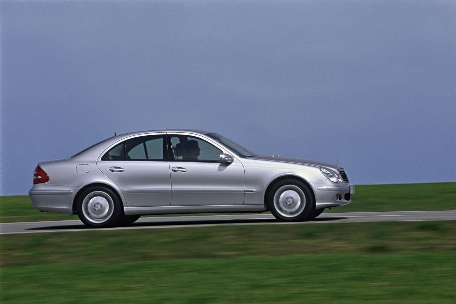  Mercedes-Benz E-Class 2002 года  (фото 47 из 448)